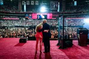 Donald Trump's speech is eloquent: "Charles James Kirk was murdered in cold blood by a radicalized monster because he spoke the truth from his heart. He was murdered violently because he spoke about freedom and justice for God. He was assassinated because he lived courageously. He led boldly and argued brilliantly without apology. He did what was right for our nation. He was a missionary with a noble spirit and a great purpose. (...) He did not hate his opponents. He wanted what was best for them. Here I disagreed with Charlie. I hate my opponents and I do not want what is best for them. (Photo source: facebook / The White House)